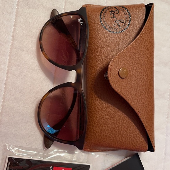 Ray ban sunglasses - Picture 3 of 3
